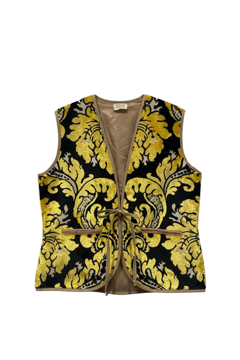 Gilet Devï Studios SARL en velours noir et jaune, motif floral baroque, noué à l'avant, fait main au Maroc.