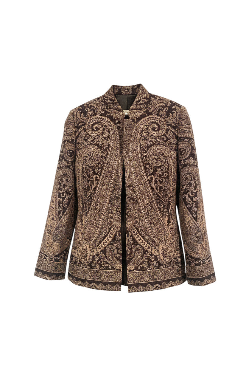 Devï Studios SARL Manteau court Nadia en pashmina marron et beige avec un motif cachemire complexe. Fermeture ouverte.
