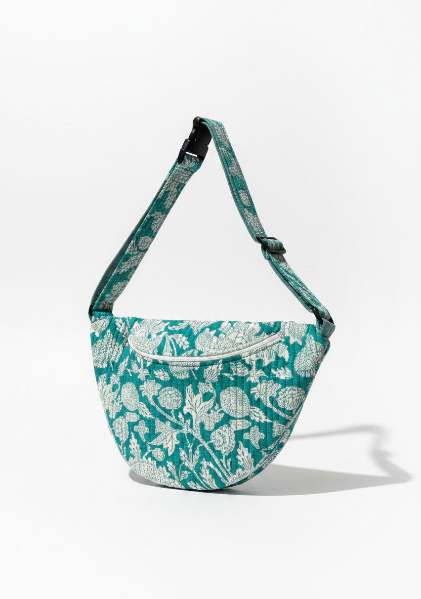 Sac banane Devï Studios SARL en coton vert émeraude avec un motif floral blanc, idéal pour le quotidien.