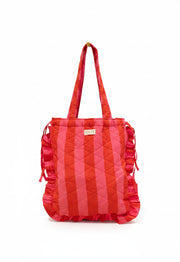 Sac fourre-tout matelassé en coton rayé rose et rouge de Devï Studios SARL avec volants sur les côtés.