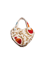 Sac cœur Devï Studios SARL en tissu blanc orné de broderies Suzani colorées, avec des motifs floraux et des oiseaux.