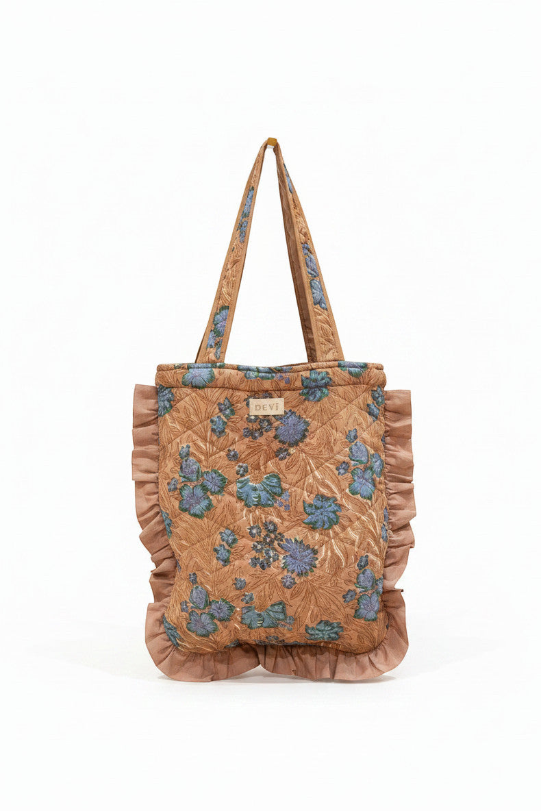 Sac fourre-tout en coton marron avec imprimé floral bleu et volants roses, par Devï Studios SARL