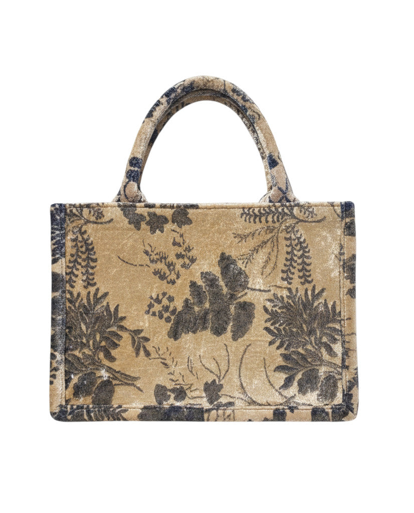 Sac fourre-tout Devï Studios SARL en velours doré avec motif floral bleu marine, fait à la main à partir de textiles vintage.