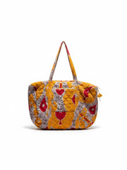 Sac de voyage matelassé Devï Studios SARL jaune et rouge en velours et coton, idéal pour cabine.