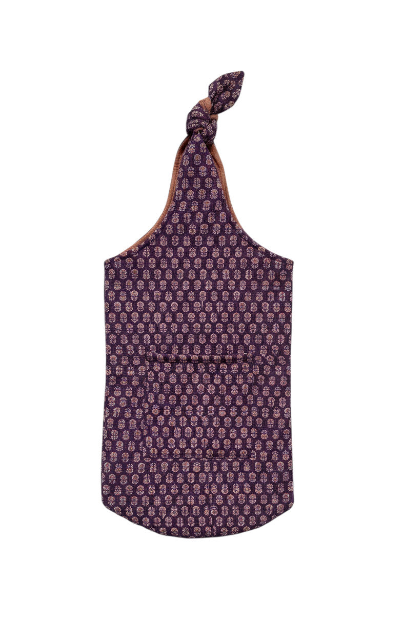 Sac de yoga Devï Studios SARL en coton violet avec imprimé floral, poche avant et anse nouée réglable.