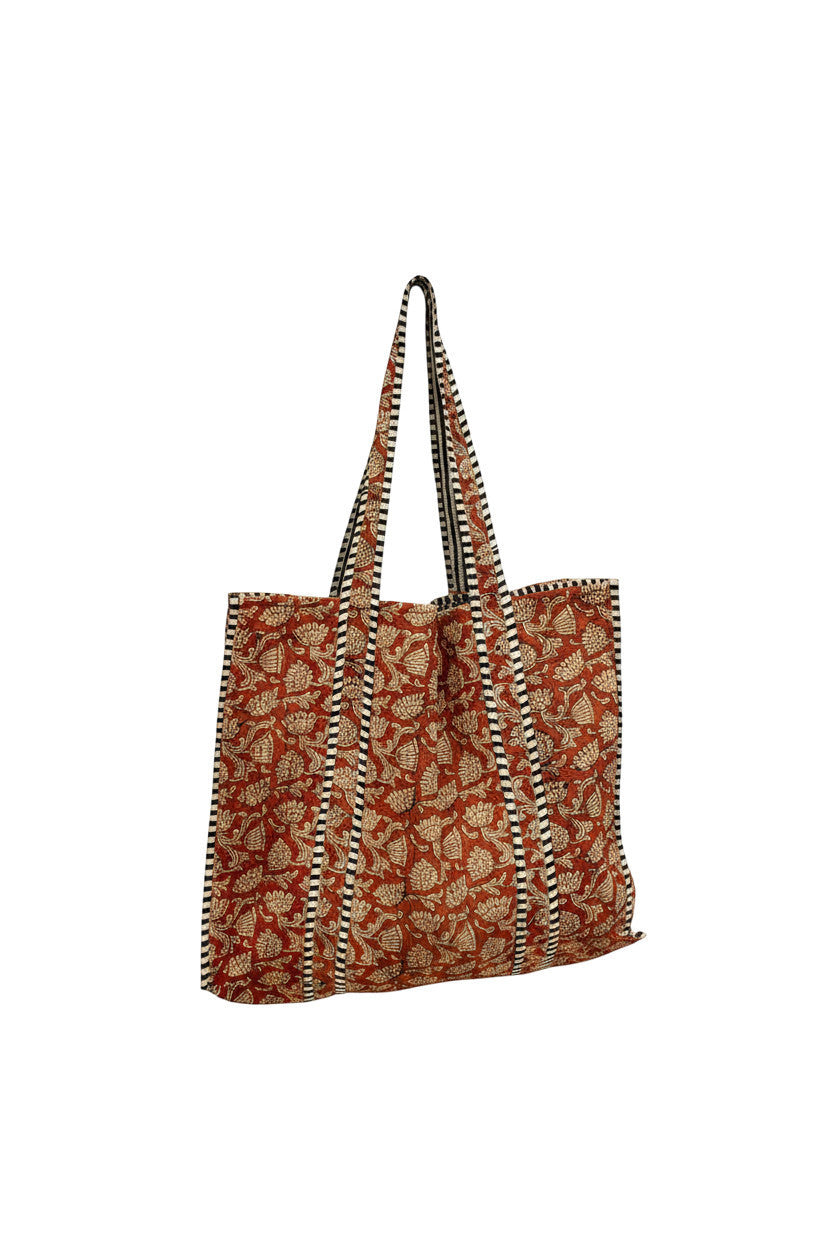 Devï Studios SARL tote bag en coton réversible imprimé floral rouge et beige, anses rayées noires et blanches.
