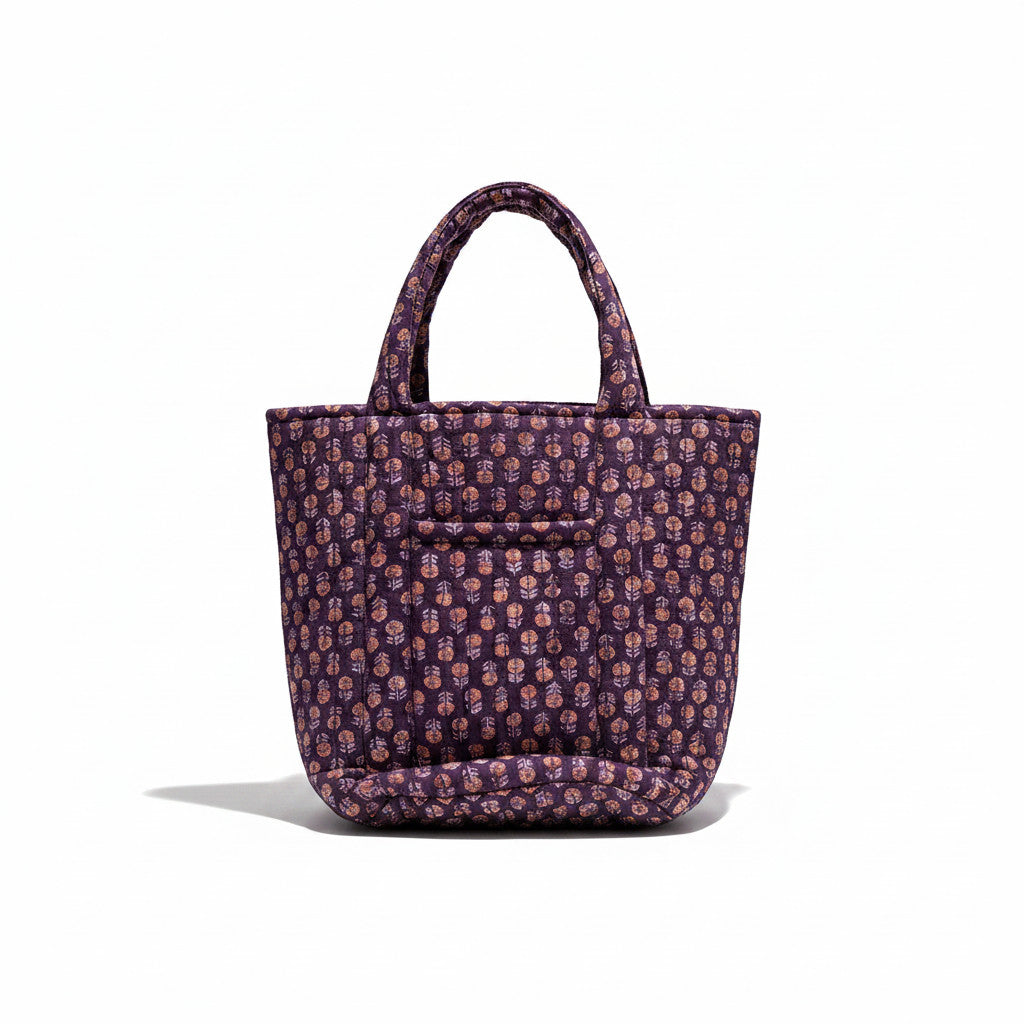 Tote bag Devï Studios SARL en coton matelassé violet à motif floral, idéal pour le marché ou le quotidien.